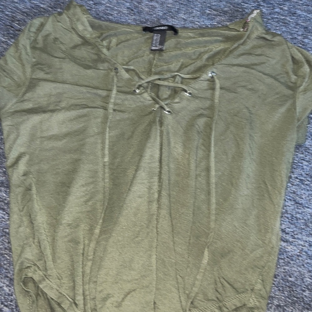 Tie up shirt really cute